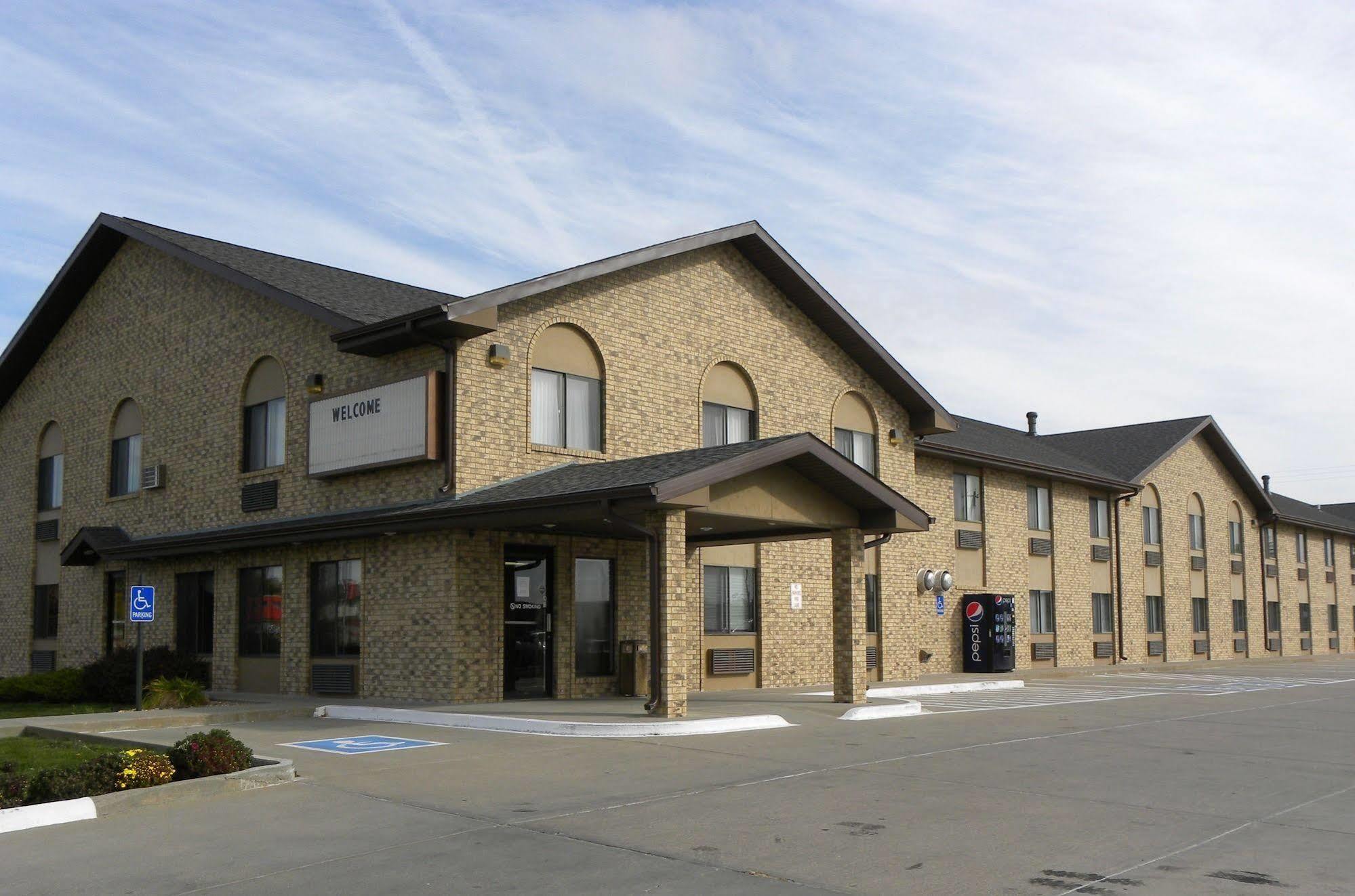 New Victorian Inn & Suites Kearney Zewnętrze zdjęcie